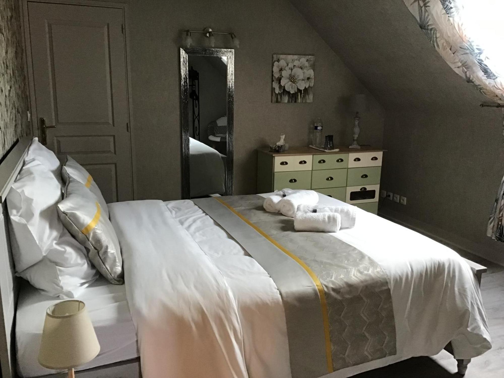 Des Roux Et Des Pious Suite De 35 A 60 M2 Et 3 Chambres Pour Groupe De 2 A 6 Personnes Civray-de-Touraine Extérieur photo