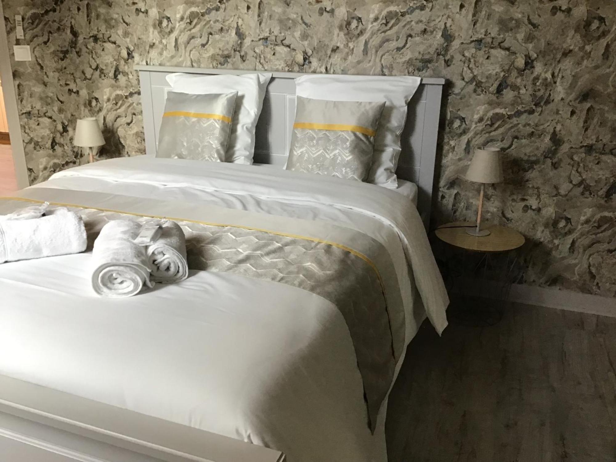 Des Roux Et Des Pious Suite De 35 A 60 M2 Et 3 Chambres Pour Groupe De 2 A 6 Personnes Civray-de-Touraine Extérieur photo